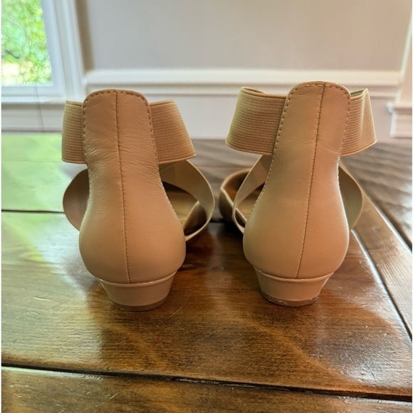 Charles by Charles David Low Wedge Sandal in Nude w/elastic ankle wrap. Size 8 - Picture 6 of 9